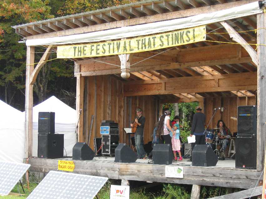 garlic-festival-that-stinks North Quabbin Garlic and Arts Festival Main Stage