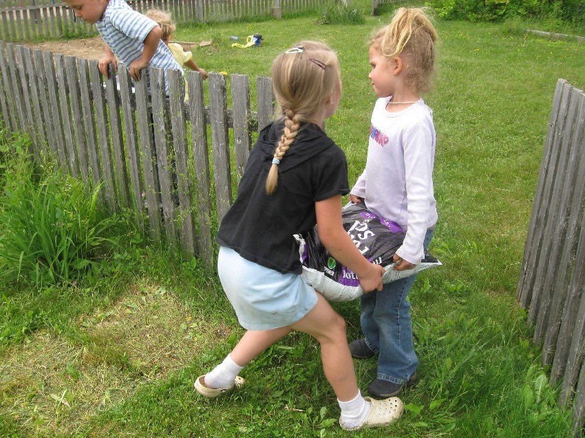 kindergarteners-soil